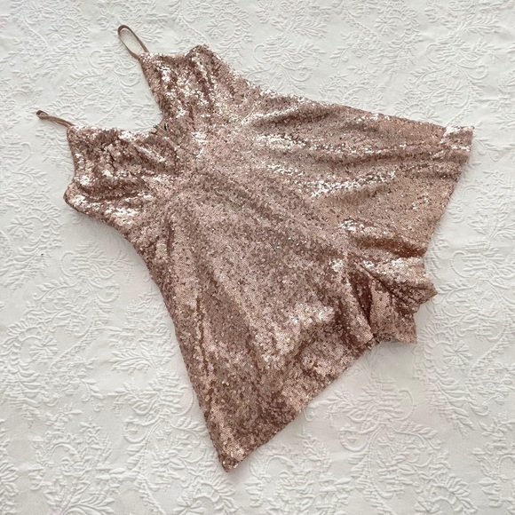 NWOT Lulus Shine This Way Rose Gold Sequin Sleeveless Romper Medium - Picture 2 of 8
